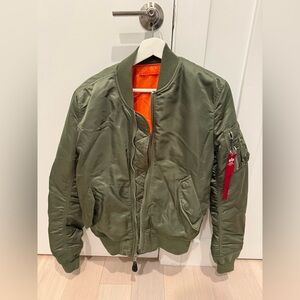 Alpha Industries slim bomber